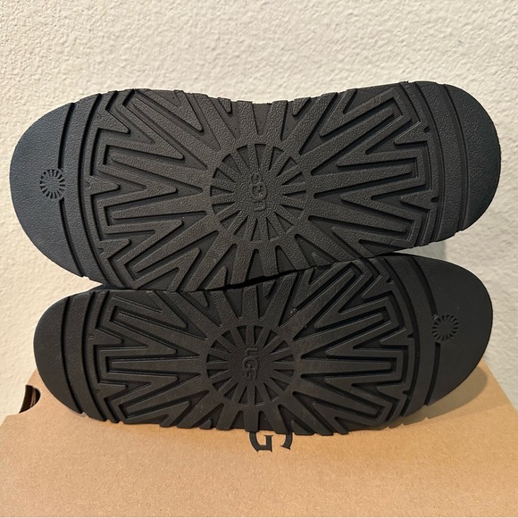 UGG Tazz Black Size 8 - Picture 8 of 10